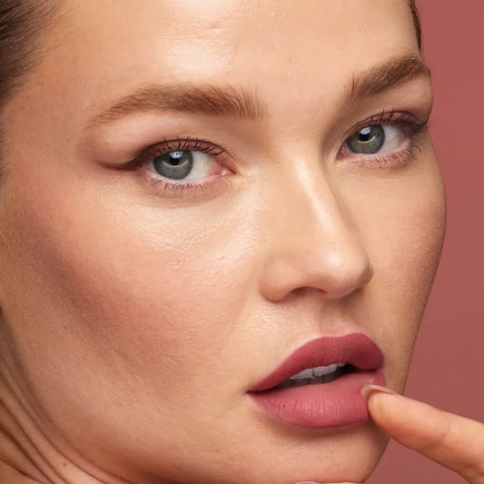 Huda Bueauty Liquid Lipstick Bombshell 4.2 ML